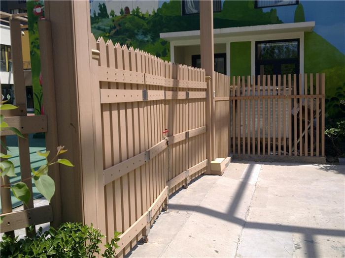 custom_wpc_outdoor_fence_door_for_garden_and_wood_plastic_composite_railing - 副本.jpg